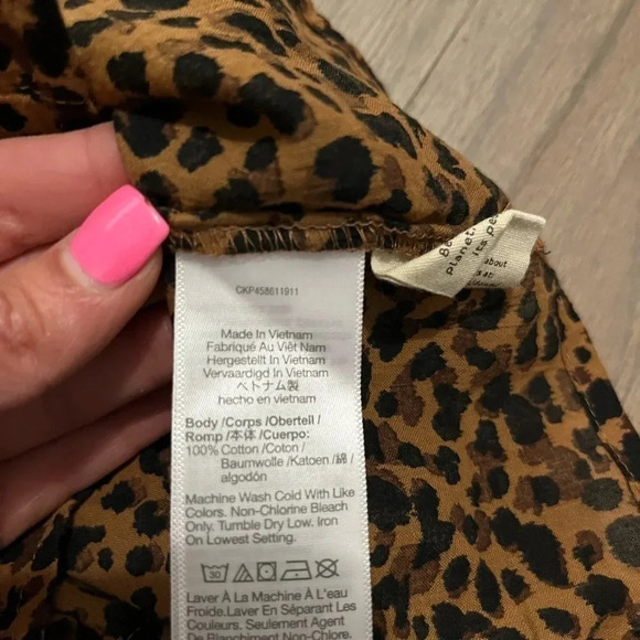 Madewell Balloon-Sleeve Button Up Top in Painted Leopard. Medium. Like new - Picture 6 of 8
